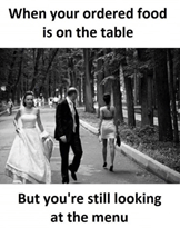 Kép: Párjával sétáló férfi másik nőt bámul. Felirat: When your ordered food is on the table; but you're still looking at the menu.