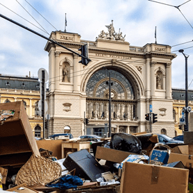 Lomkupac, háttérben Keleti Pályaudvar